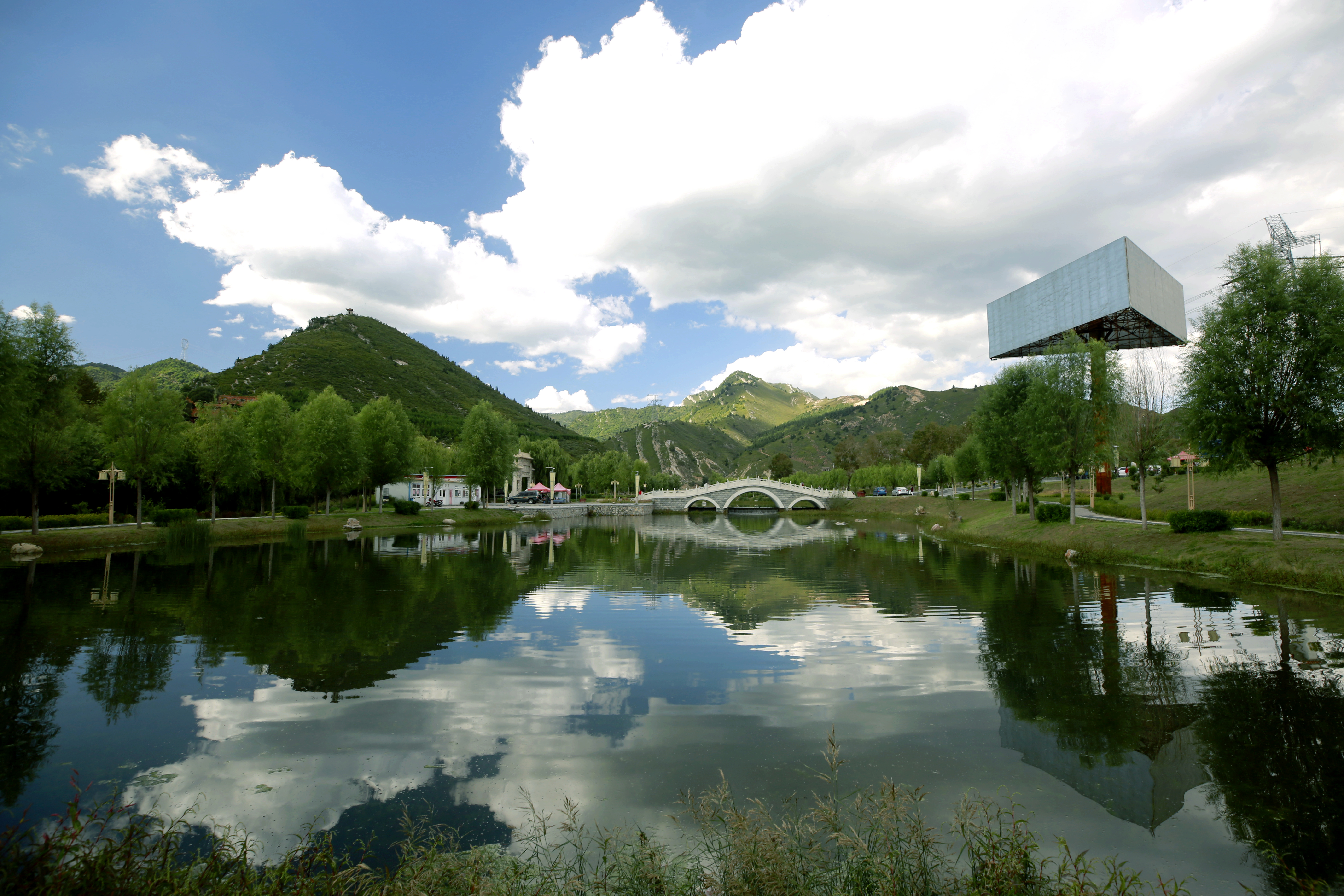 半亩方塘一鉴开天光云影共徘徊