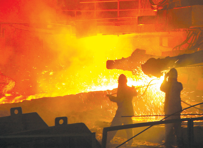 既为现代化, 何惜百多斤. 炼铁人如铁, 做人学铁人.