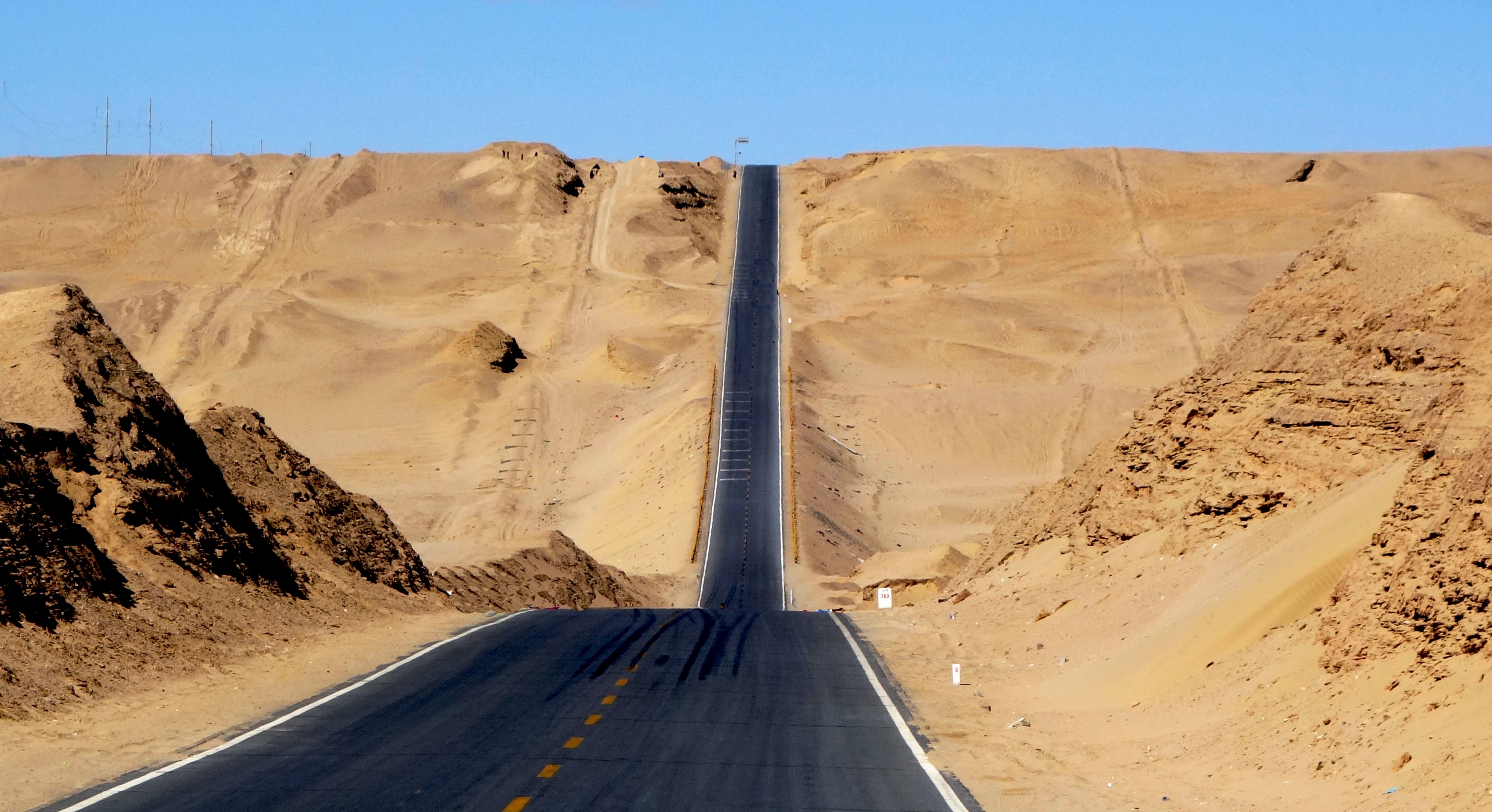 柴达木戈壁风光