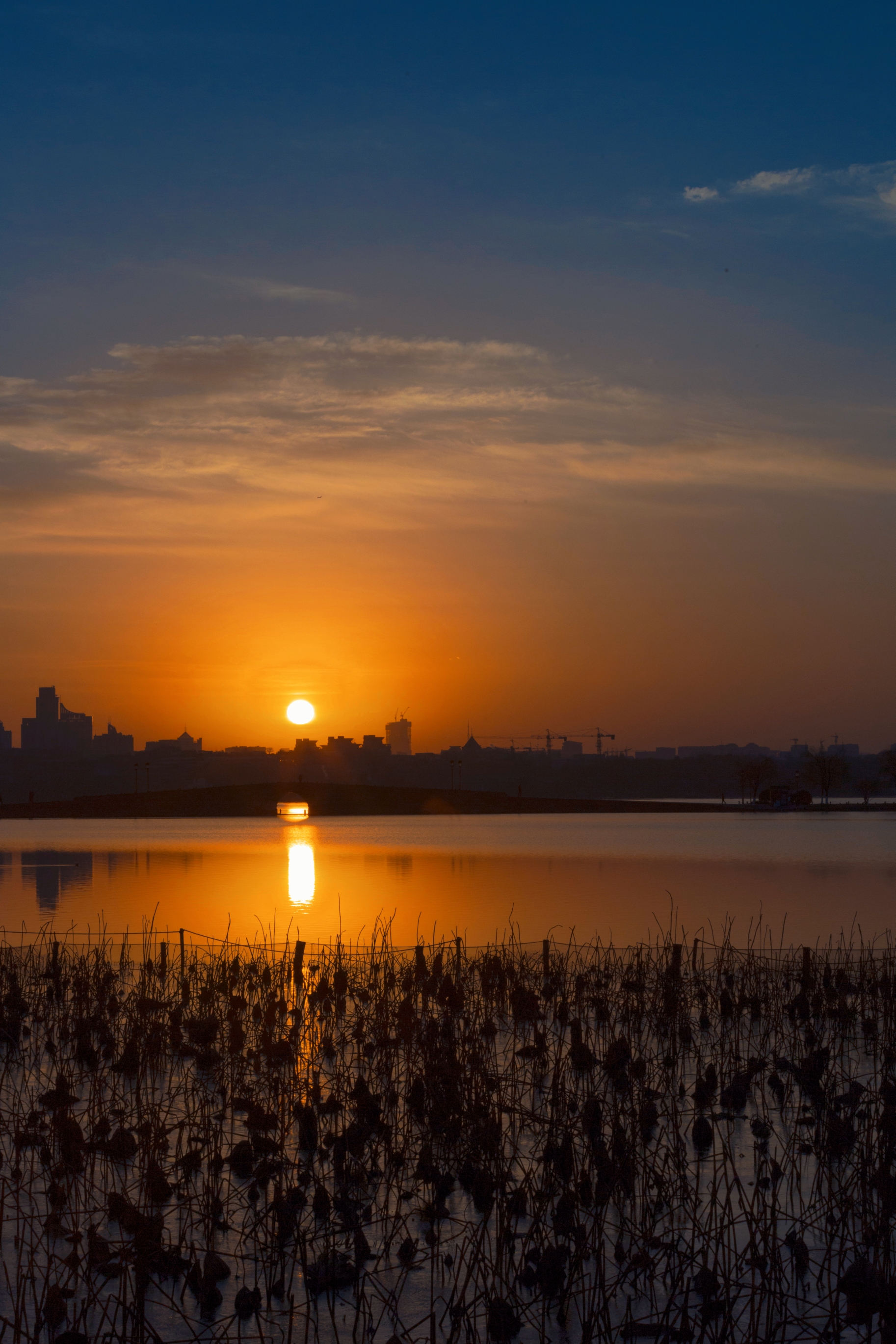 首发冬日印象之日出西湖