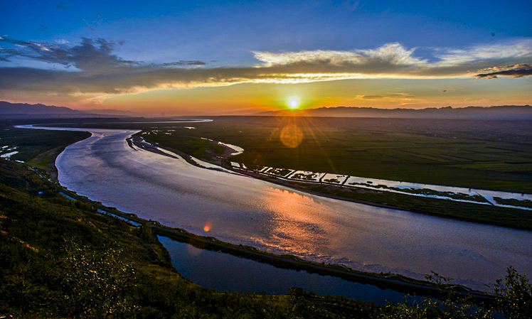 晚霞落日红黄河长流金这里是灵宝东寨
