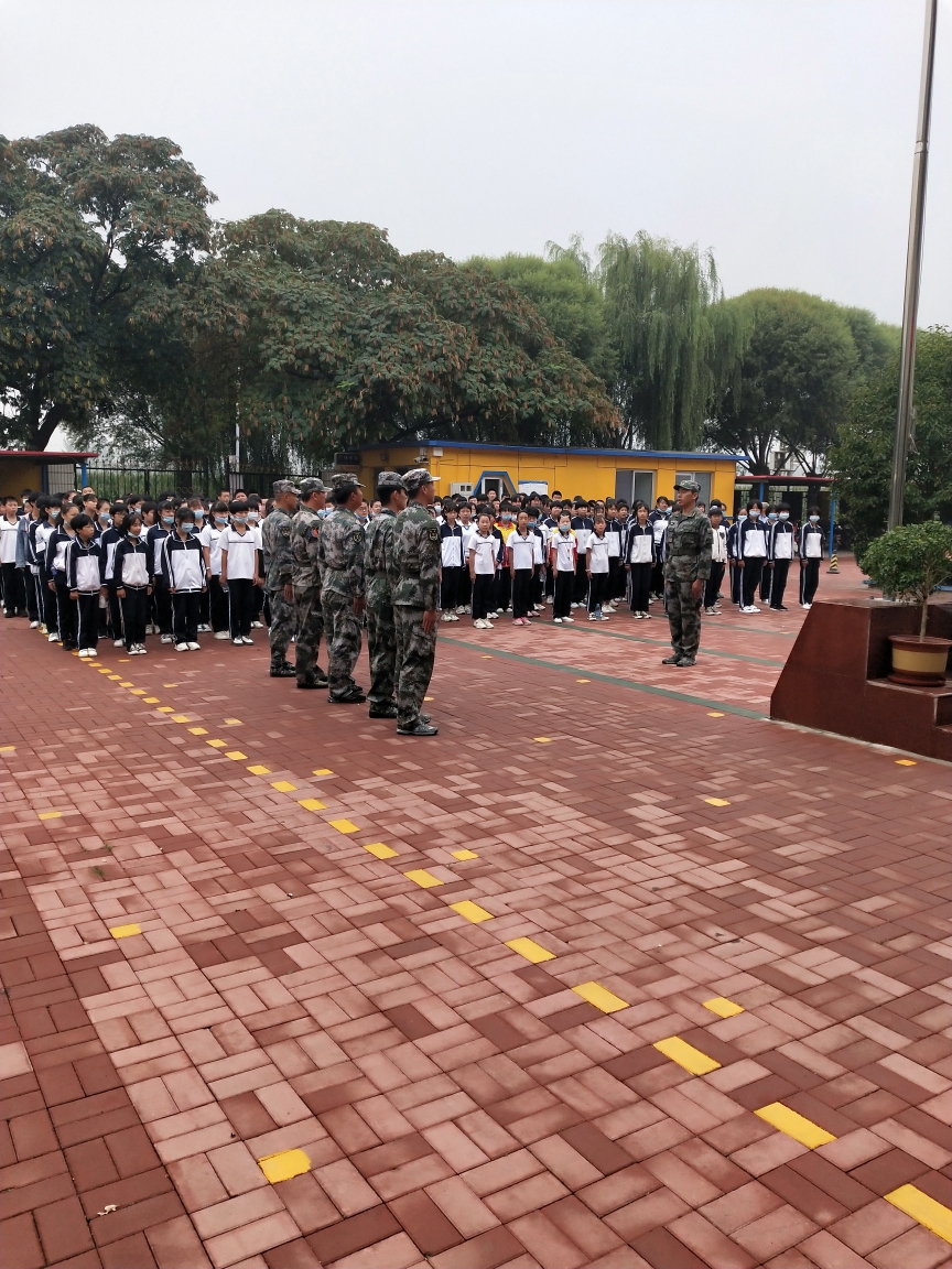 蒙中新学期学生军训正式开始