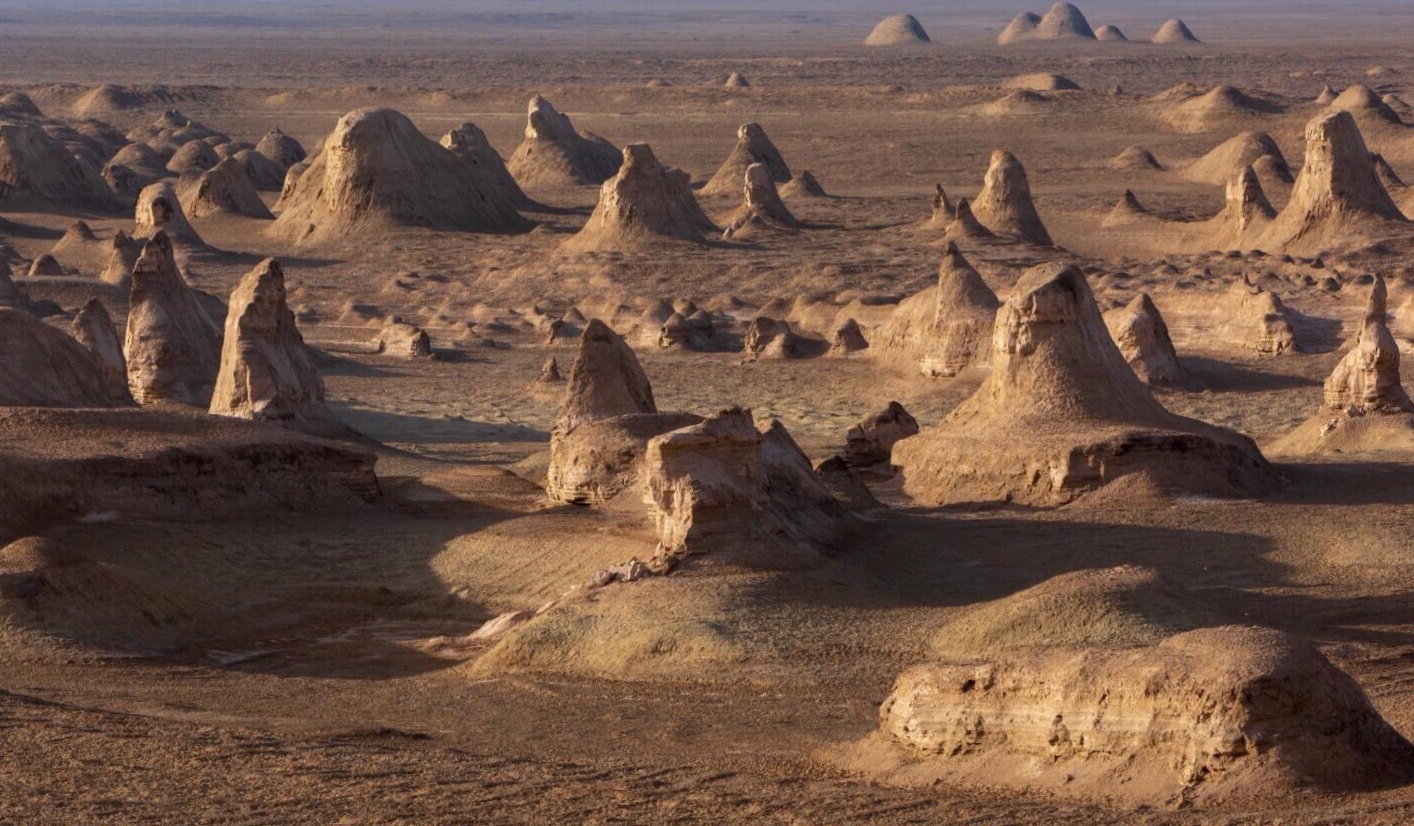 首发格尔木的雅丹地貌