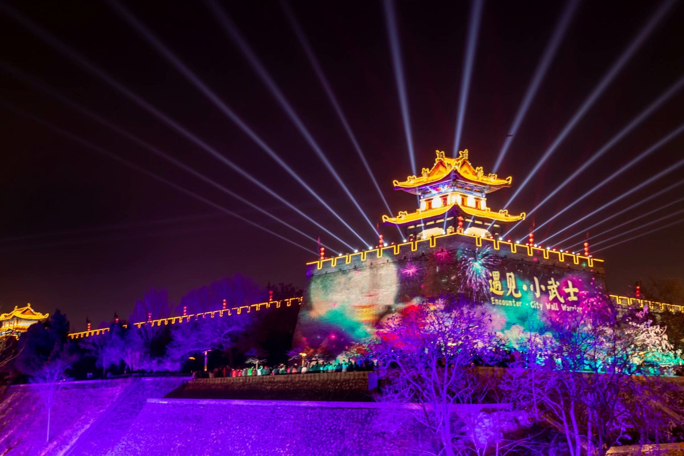 西安城墙灯光秀图片