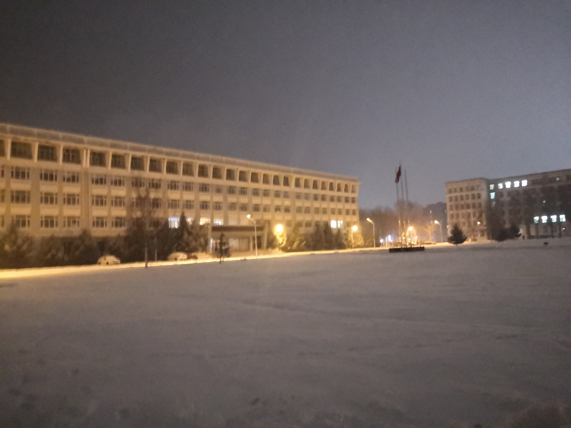 黑龙江交通职业技术学院哈校区--初雪