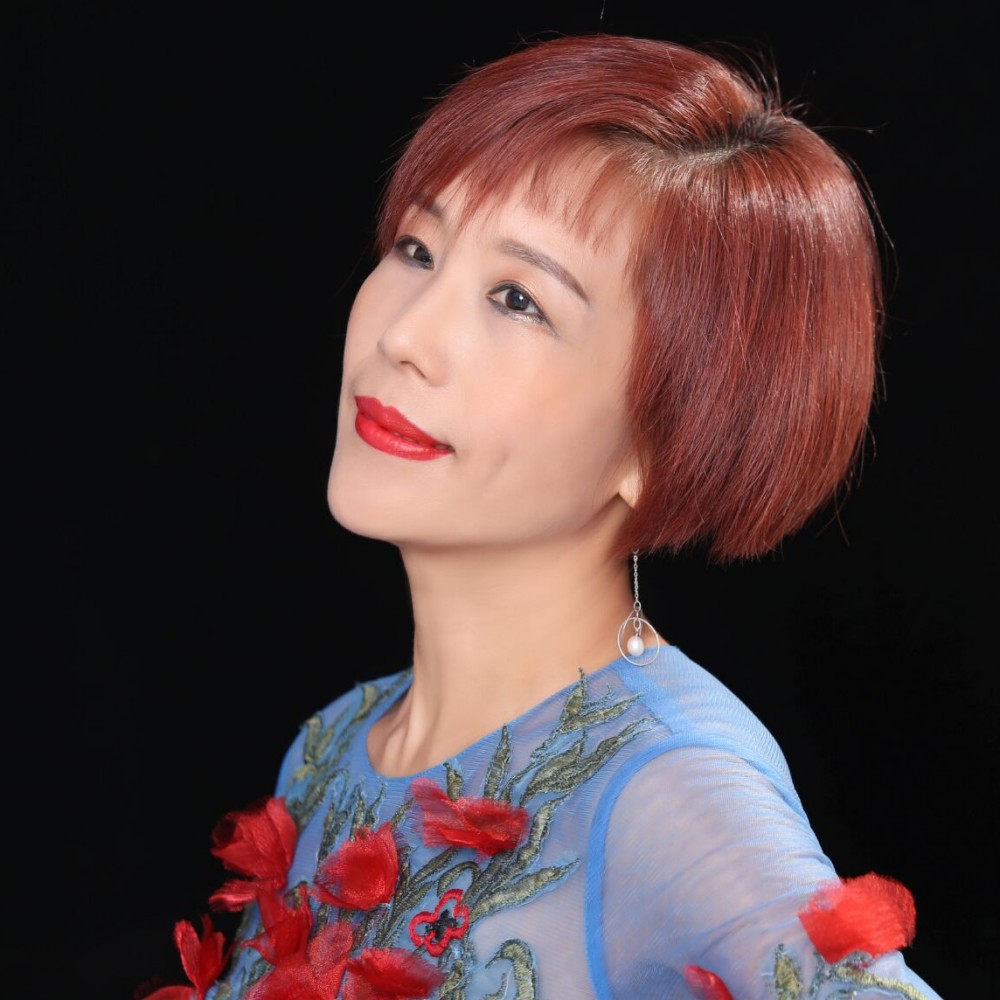 小清梅,大陆女歌手,2019推出首张国语流行单曲《网络直播情缘》等.