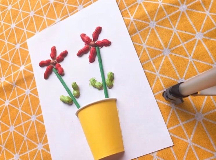 比如废旧的球鞋可以用来种花,吃剩下的果壳洗干净后可以用来制作拼