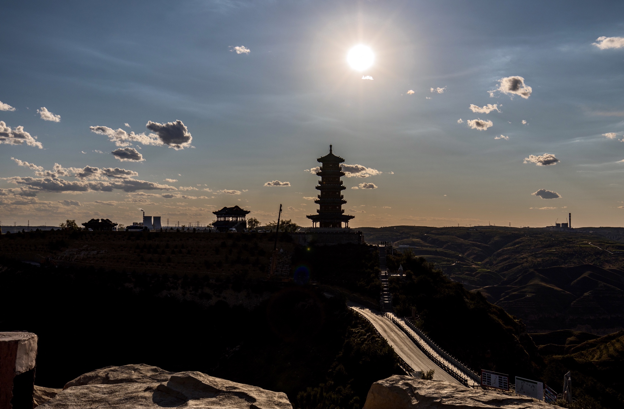 乾坤湾位于山西省永和县打石腰乡河会里村和陕西省延川县城南部53公里