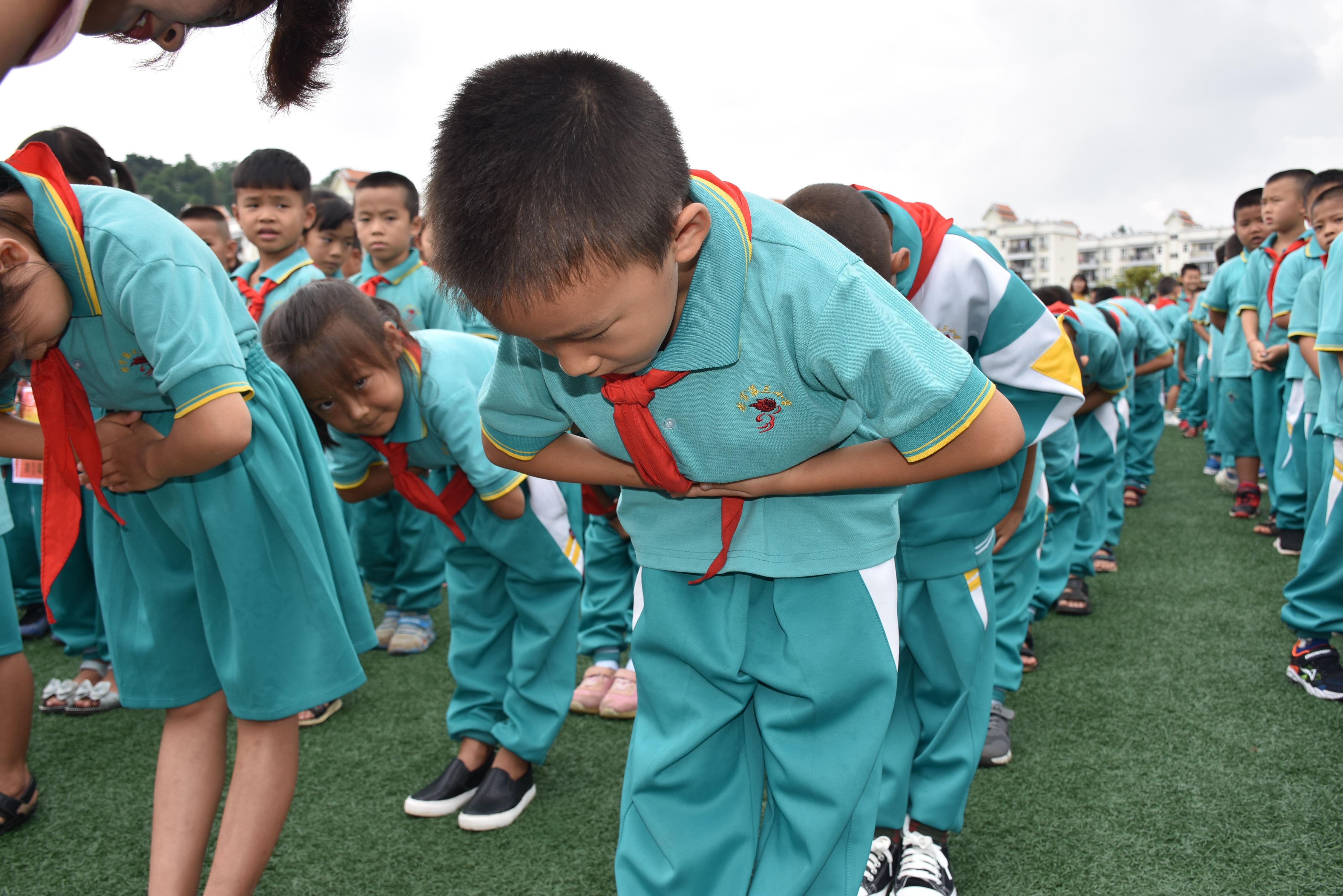 小学生礼仪动作图片图片