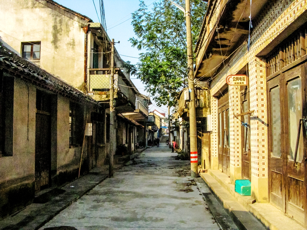 上海有一个小镇,桥北属上海,桥南属浙江,买个菜要跨省?