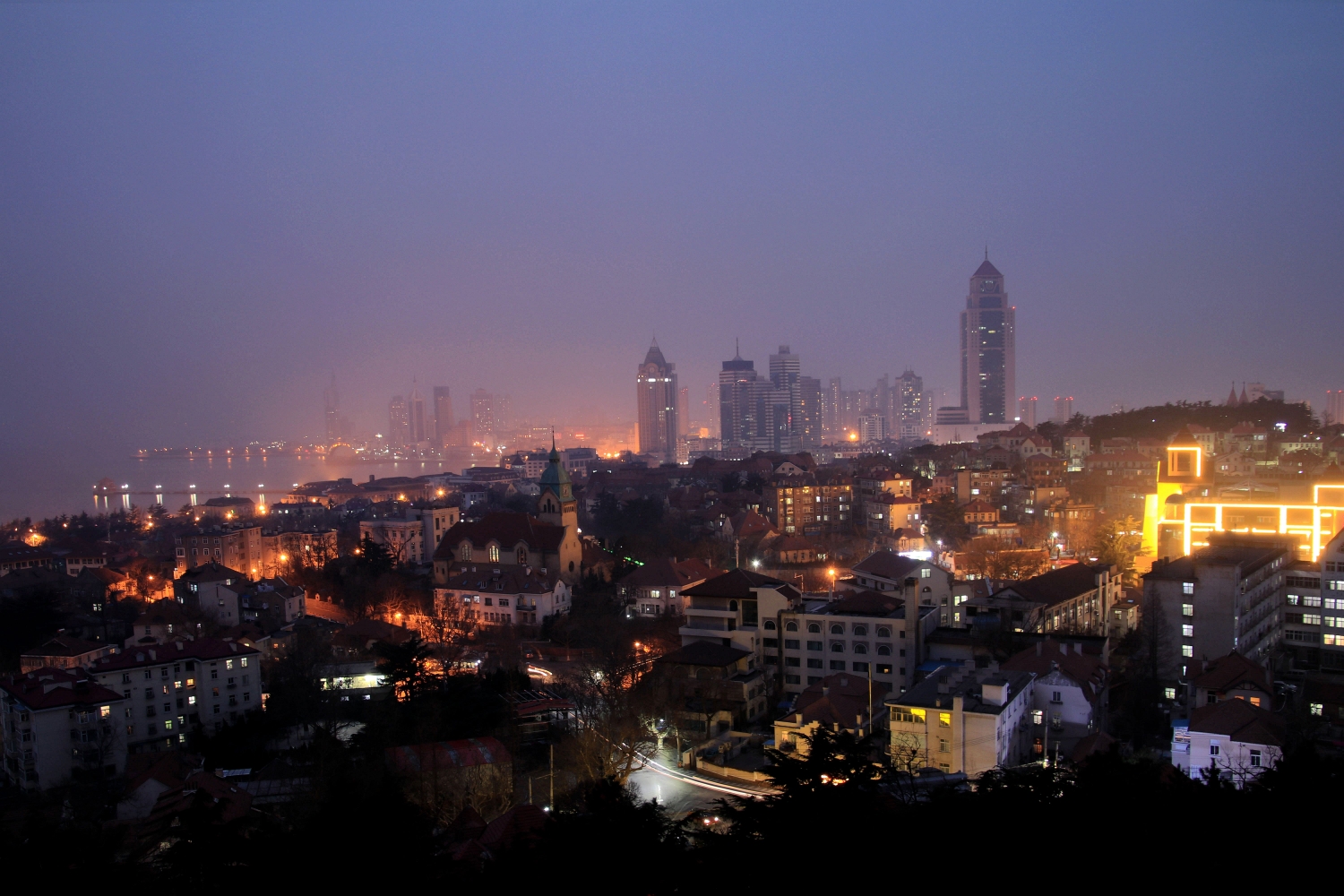 拍摄地点:青岛市市南区信号山公园.