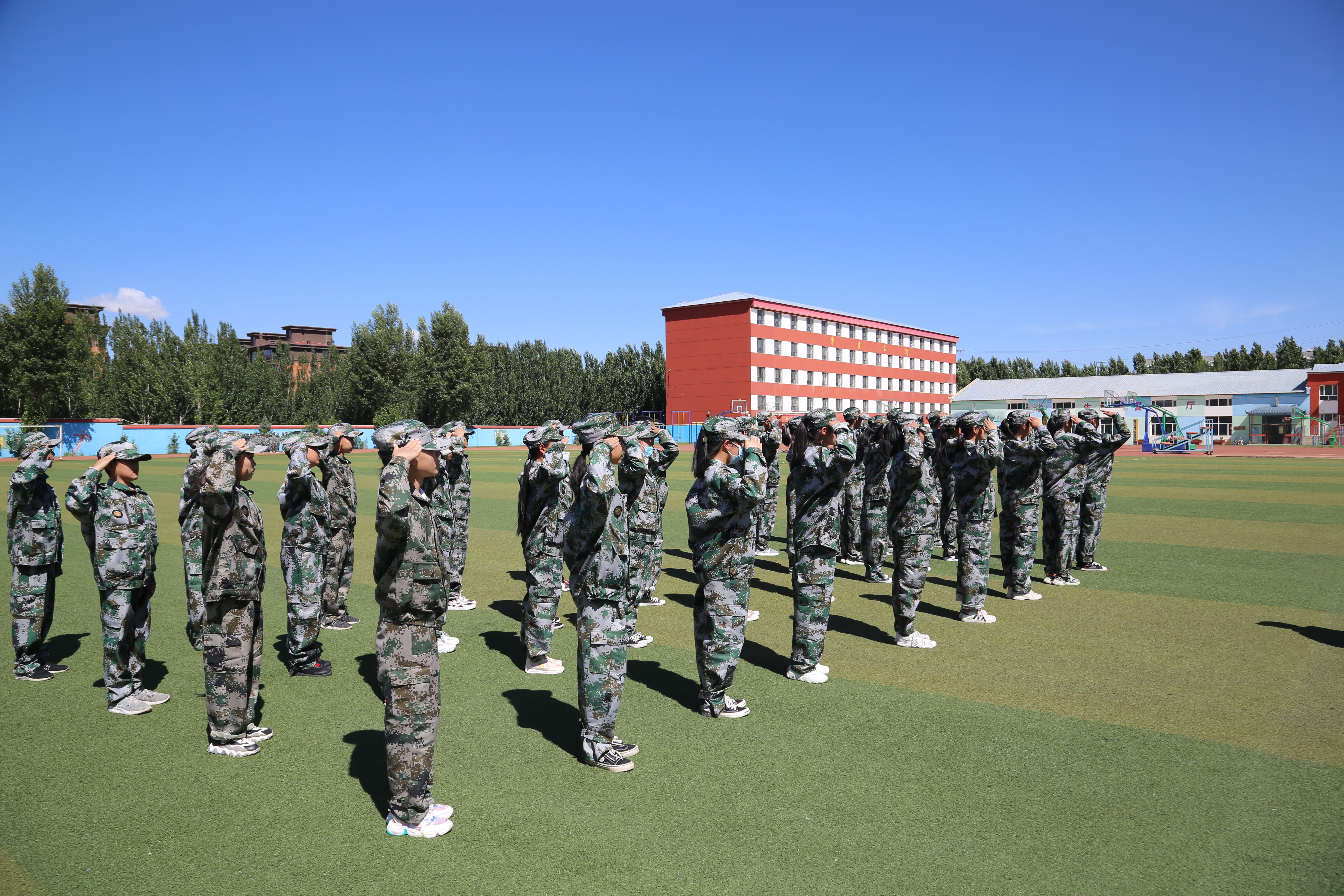 青春在磨砺中闪光——武川县第三中学军训活动系列报道之一