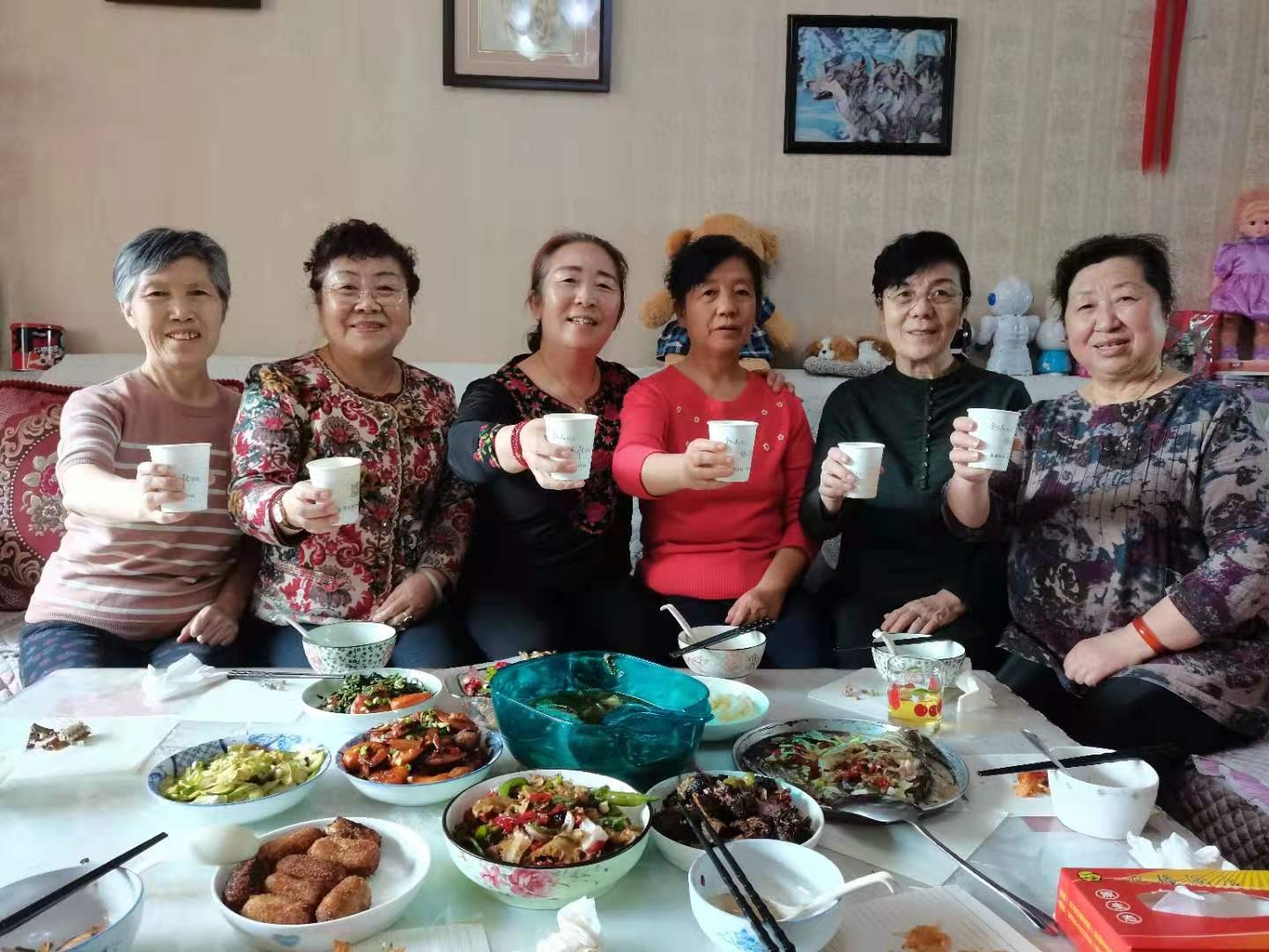 亲朋好友相聚快乐