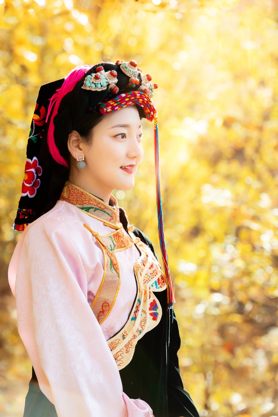 摄影/后期:无需 出镜:德吉拥姆 怡海菲涵  拍摄地:丹巴县中路藏寨