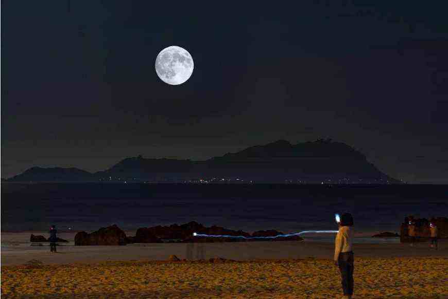 望月亮