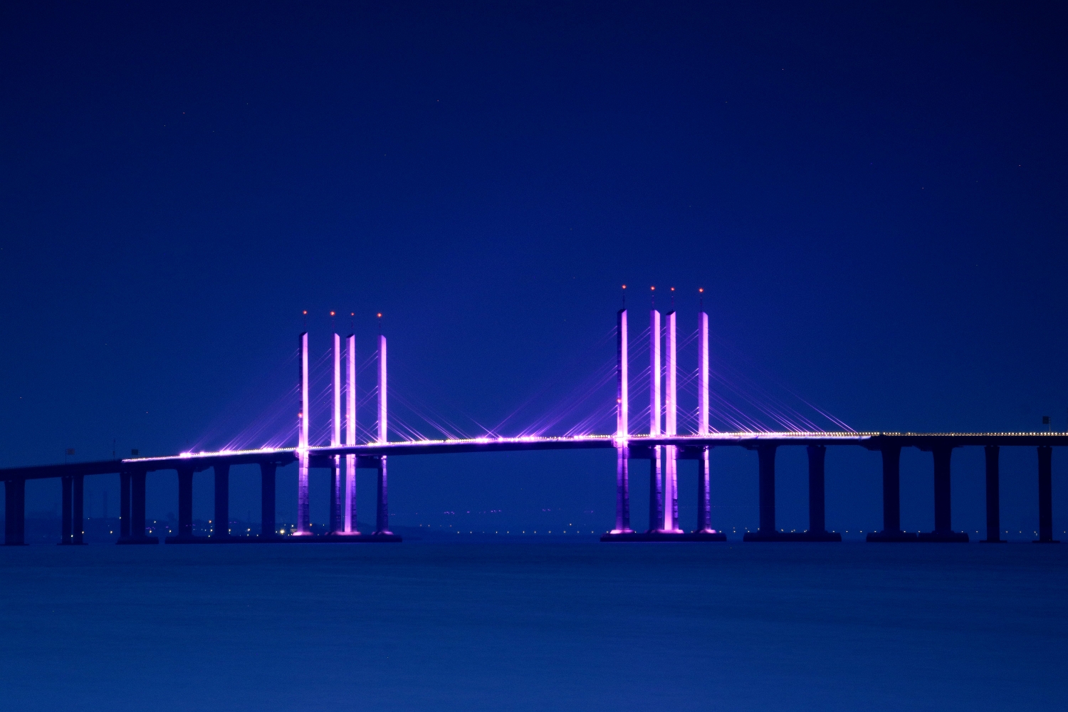 《青岛欢迎您》胶州湾跨海大桥落日的余晖及夜景