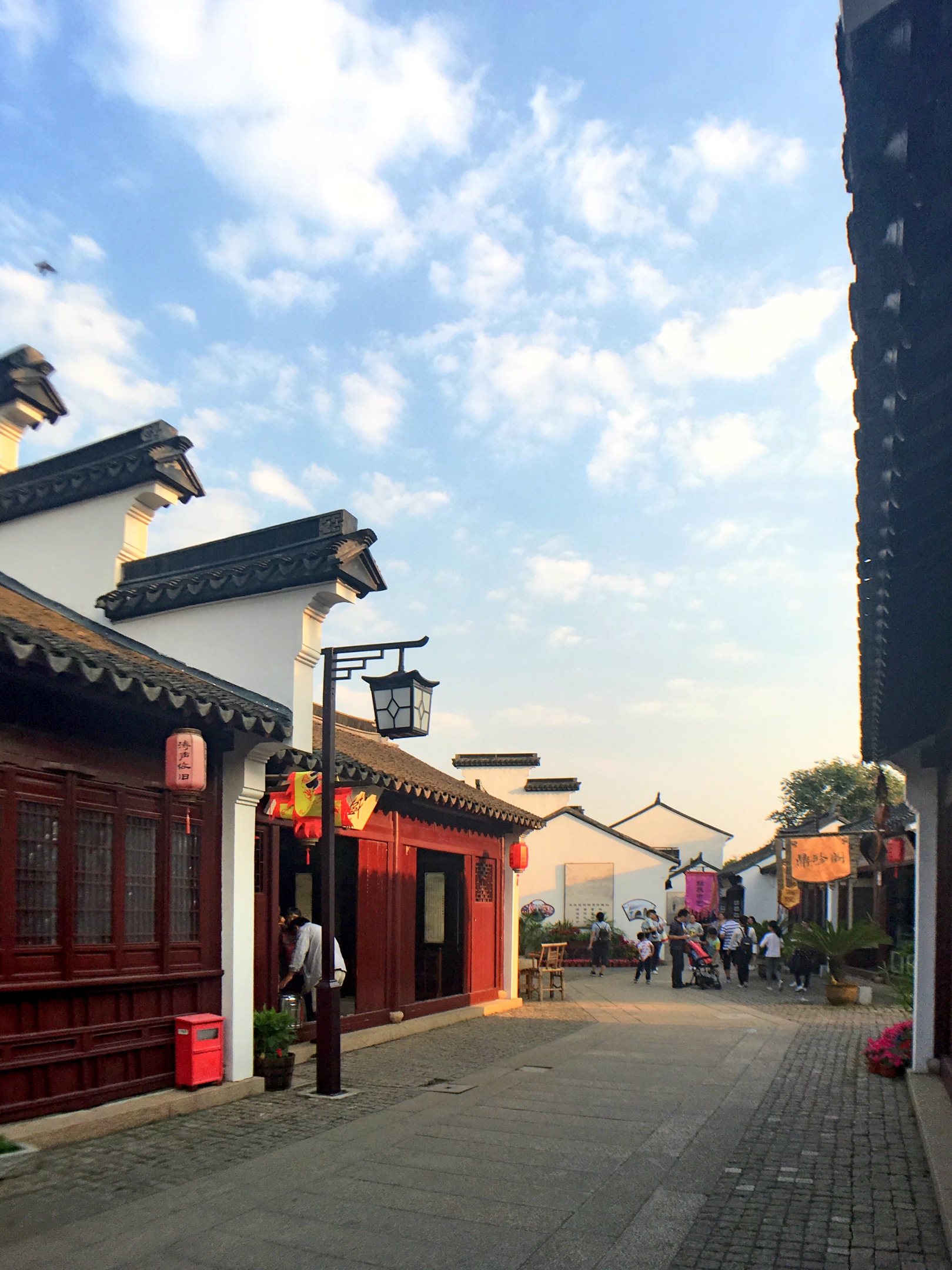 枫桥风景名胜区历史悠久,隋 唐以来由古运河孕育出繁荣的枫桥镇;始建