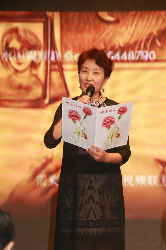 诗朗诵《母亲的心》 表演者: 徐小玲