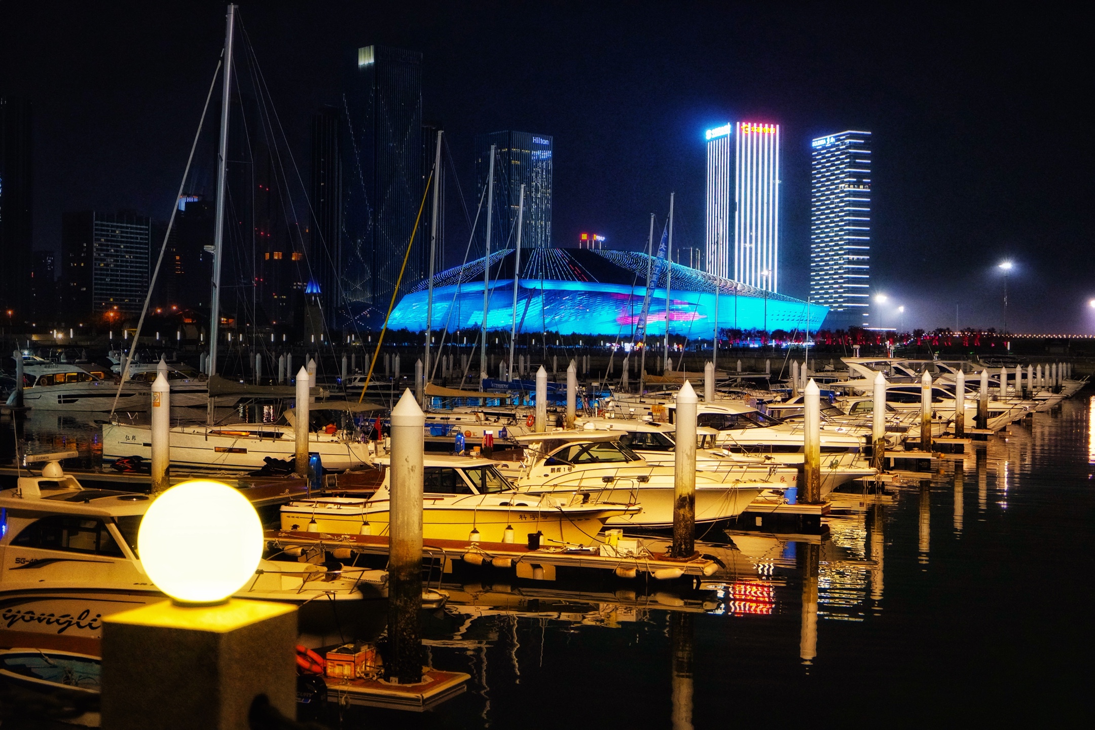 2018年10月4日晩 我乘坐"佳澳号"游艇 流览了海湾 拍下了夜景 2018年