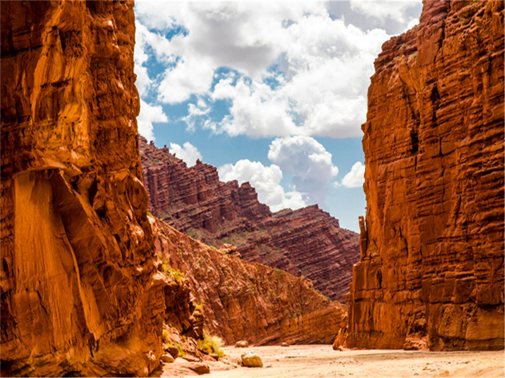 天山托木尔大峡谷
