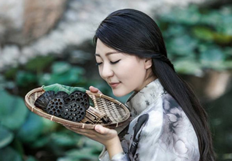 我嗅着雪花散发出来的香气, 脑海里,浮现出温馨如昨的画面.