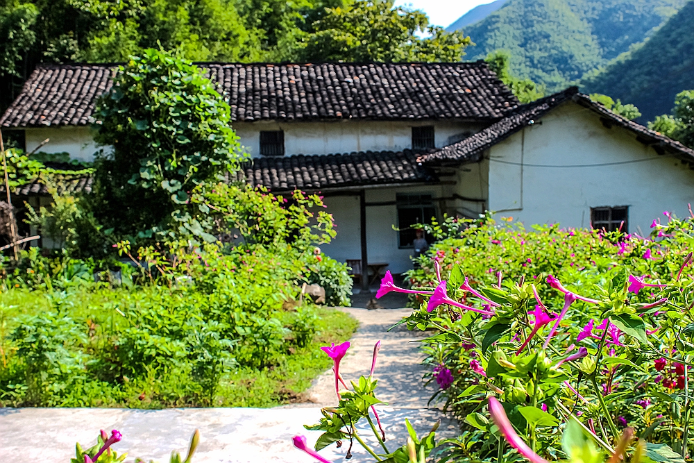 亲近自然,住农家乐去户外爬山,探秘古朴原始的山村