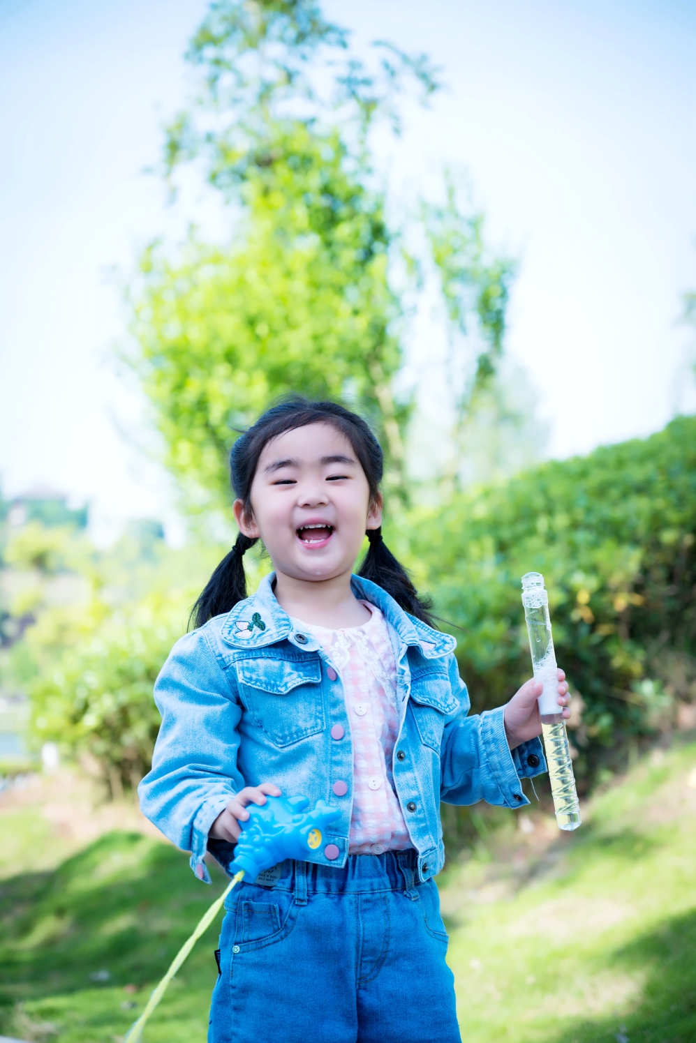 阳光下的小孙女