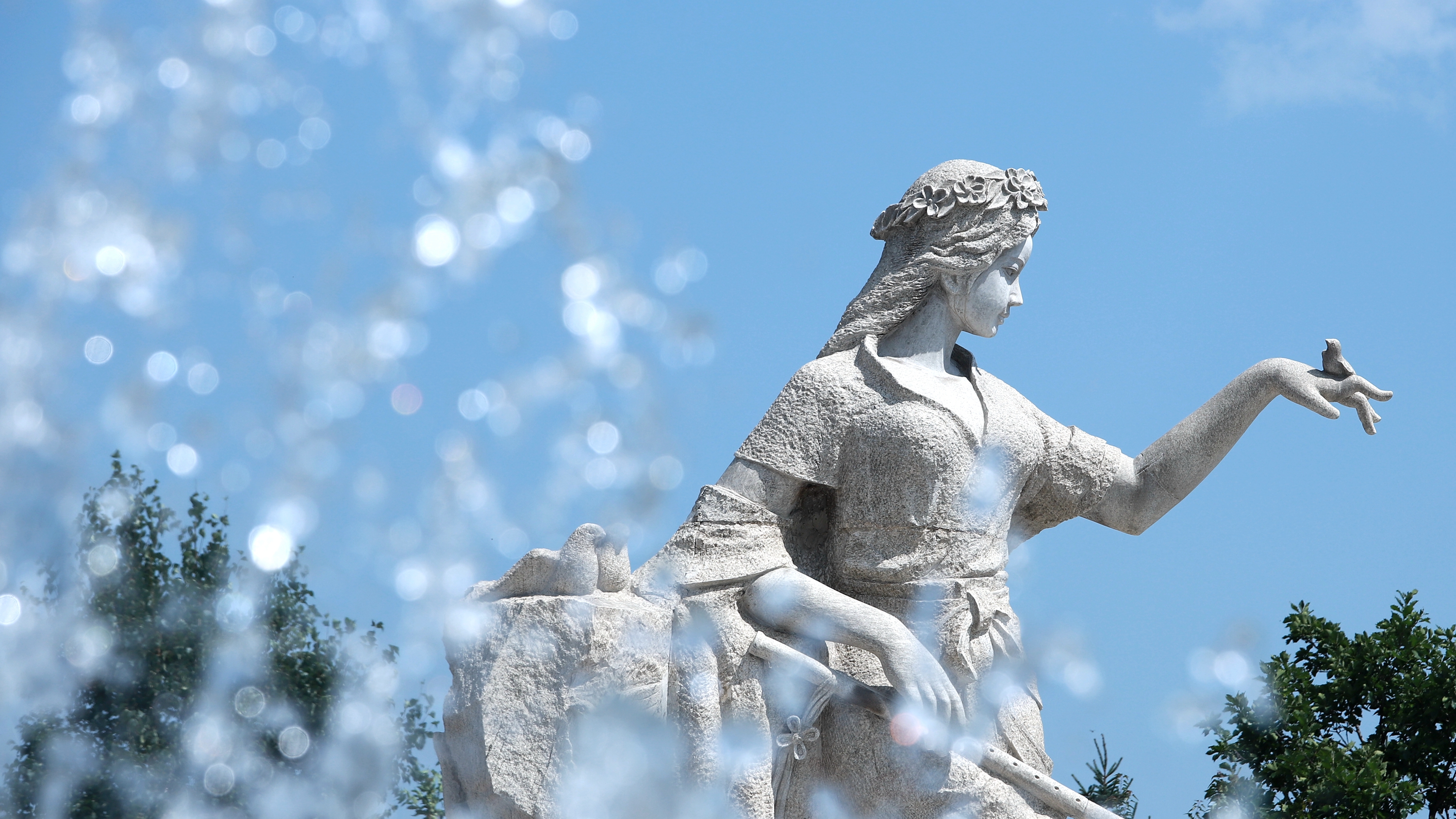 渤海靺鞨绣起源于距今1300年前的渤海国棘靺鞨刺绣针法,至今,传承千年