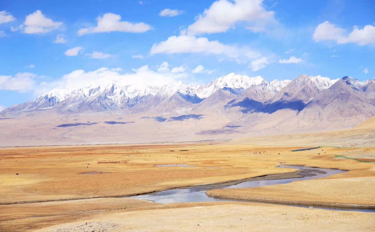 西藏的云作者碑林路人