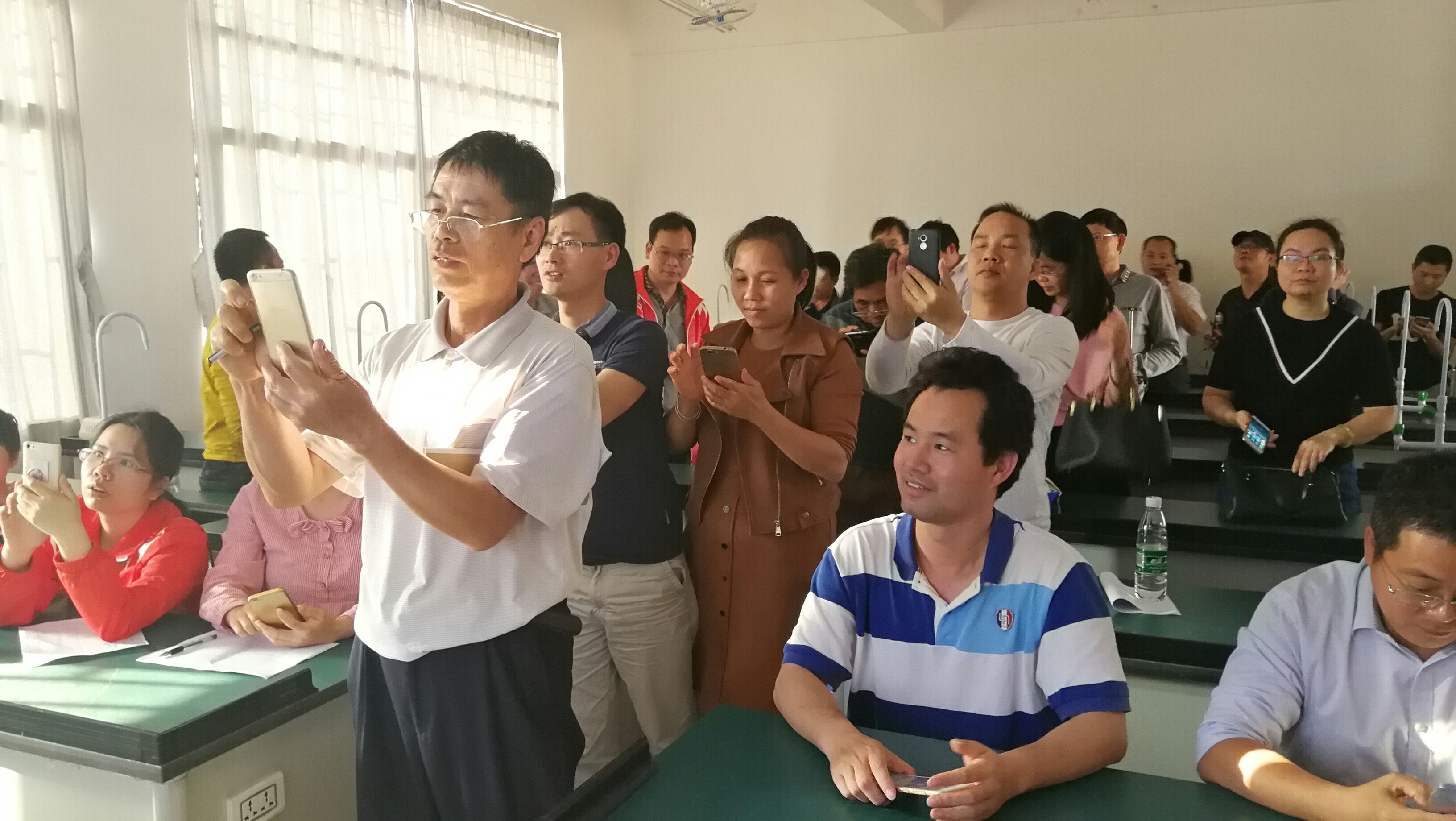 送培下乡活动报道(2)––走进茂名市第四中学