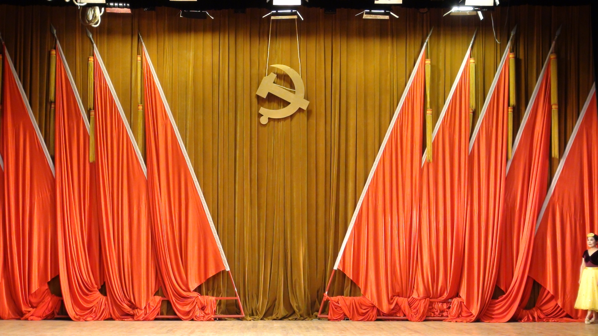 银龄老年大学参加北京总校十周年校庆推荐节目在山阳区政府礼堂举行