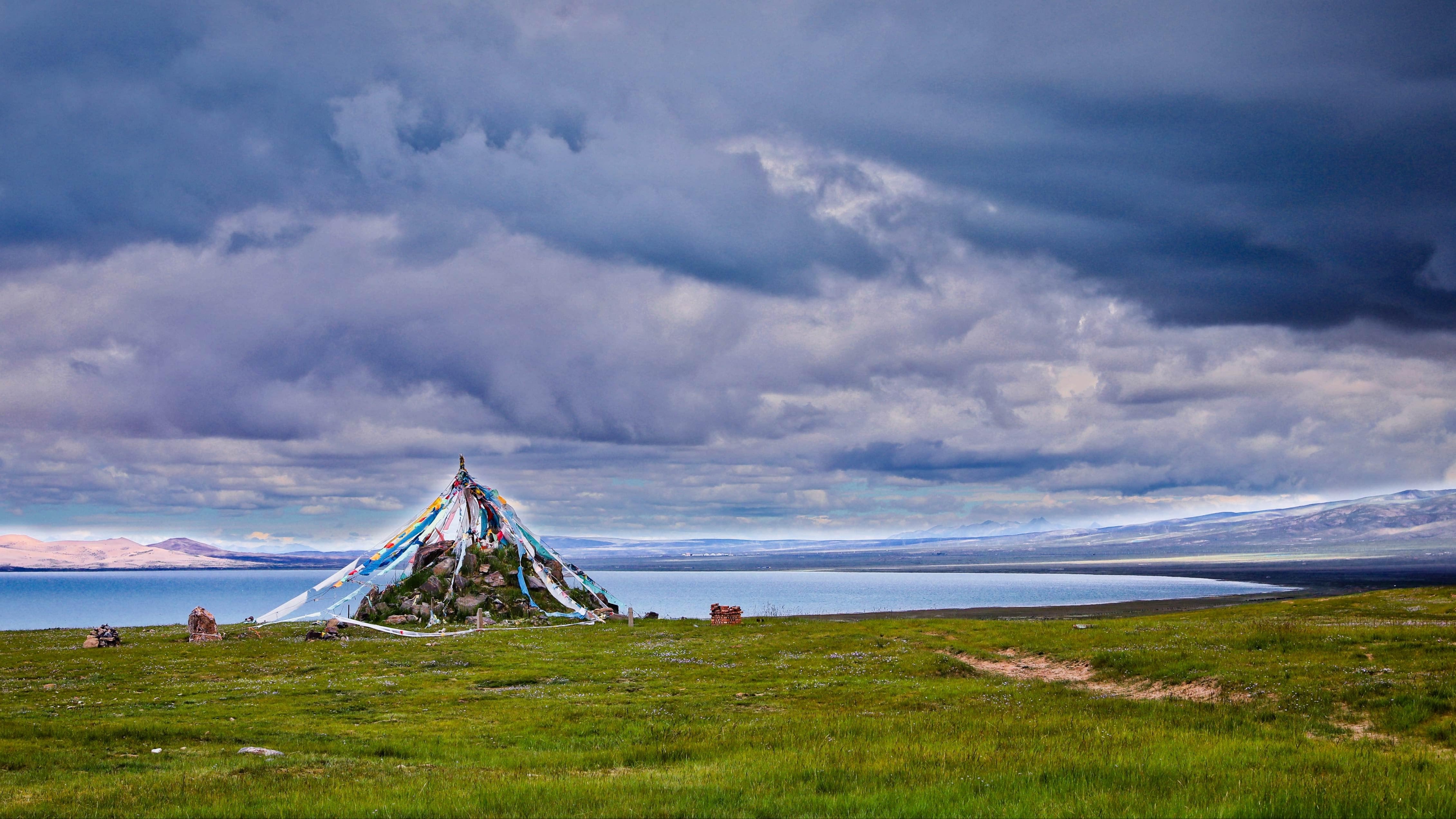 毡房外又有驼铃声声响起 我知道那一定不是你