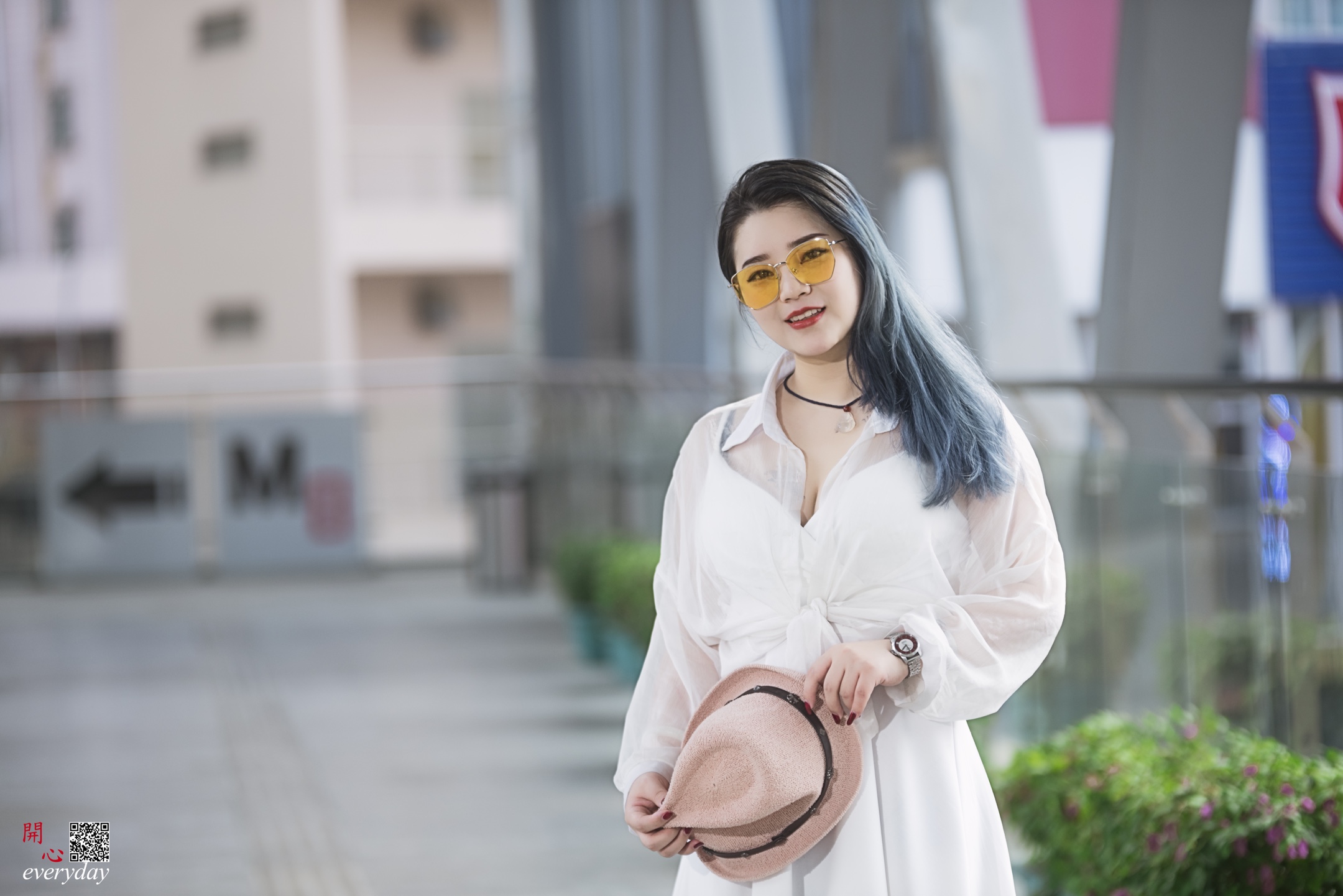 有一个星期没有拍照流泪今天开心在东莞常平百花时代广场拍摄美女lazy