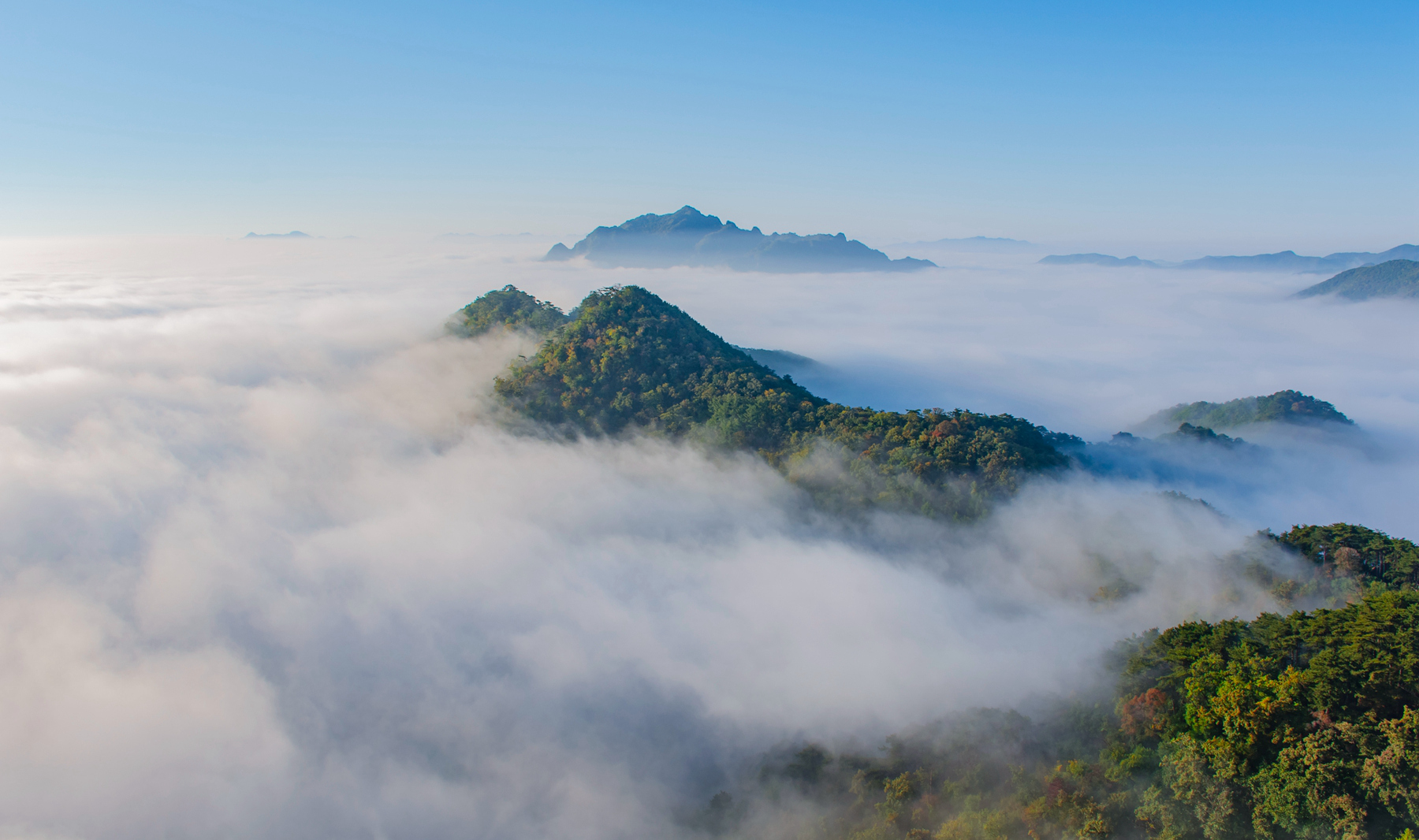 九月的最后一天,辽东第一山千山出现壮观云海,为祖国生日献礼