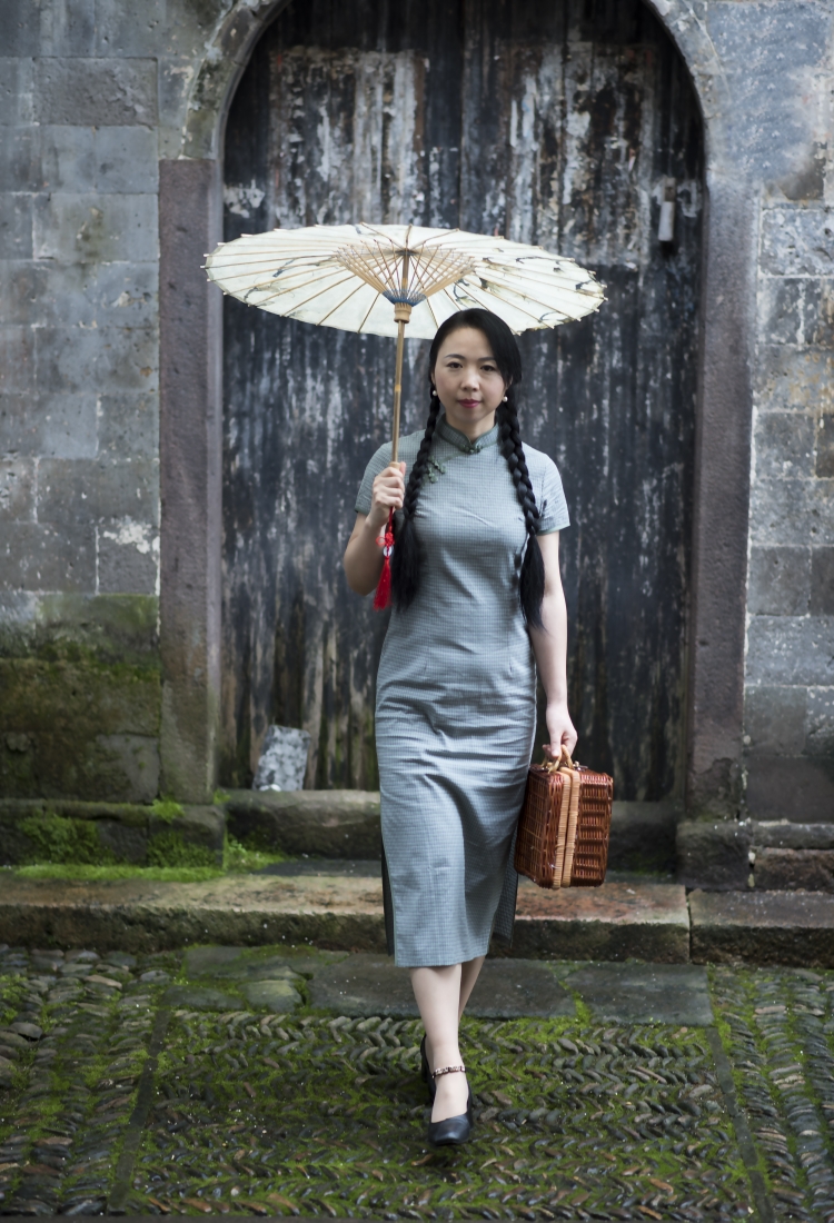 江南雨巷烟雨旗袍女子图片