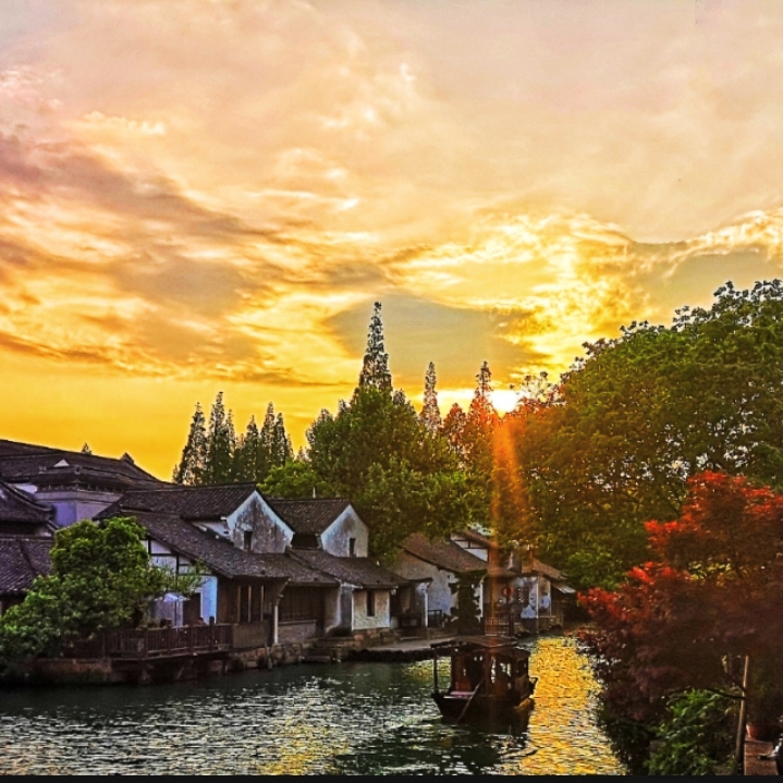 小镇晚霞