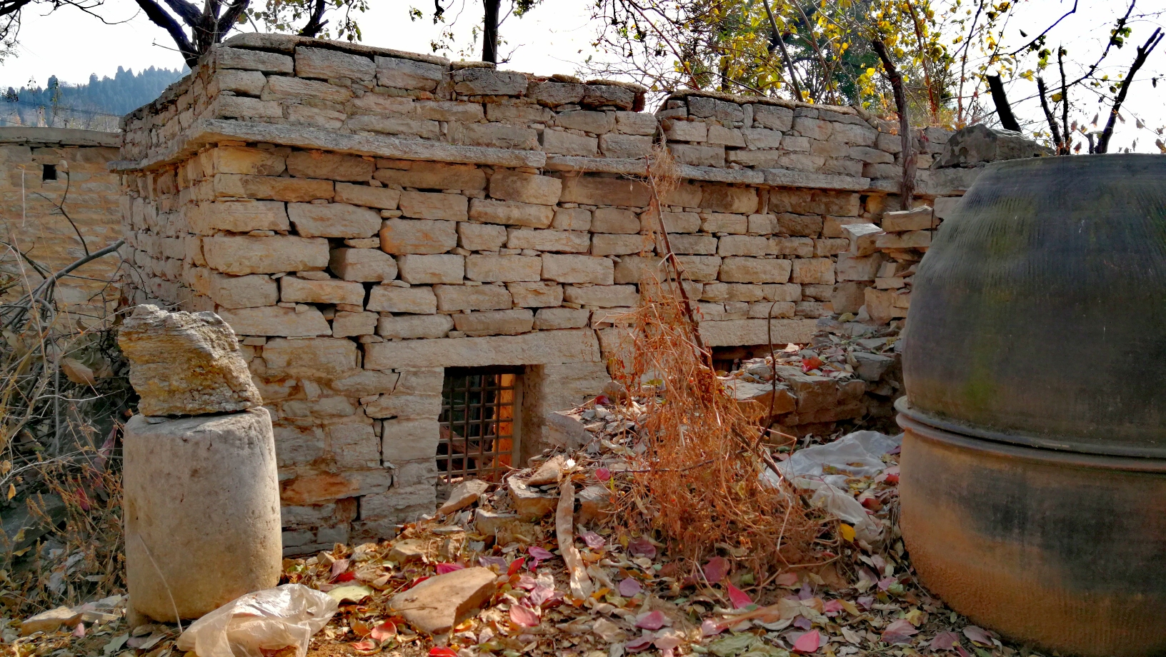 根据历资料记载,二奇楼村是红色革命根据地,泰安县委,肥城市委均曾在