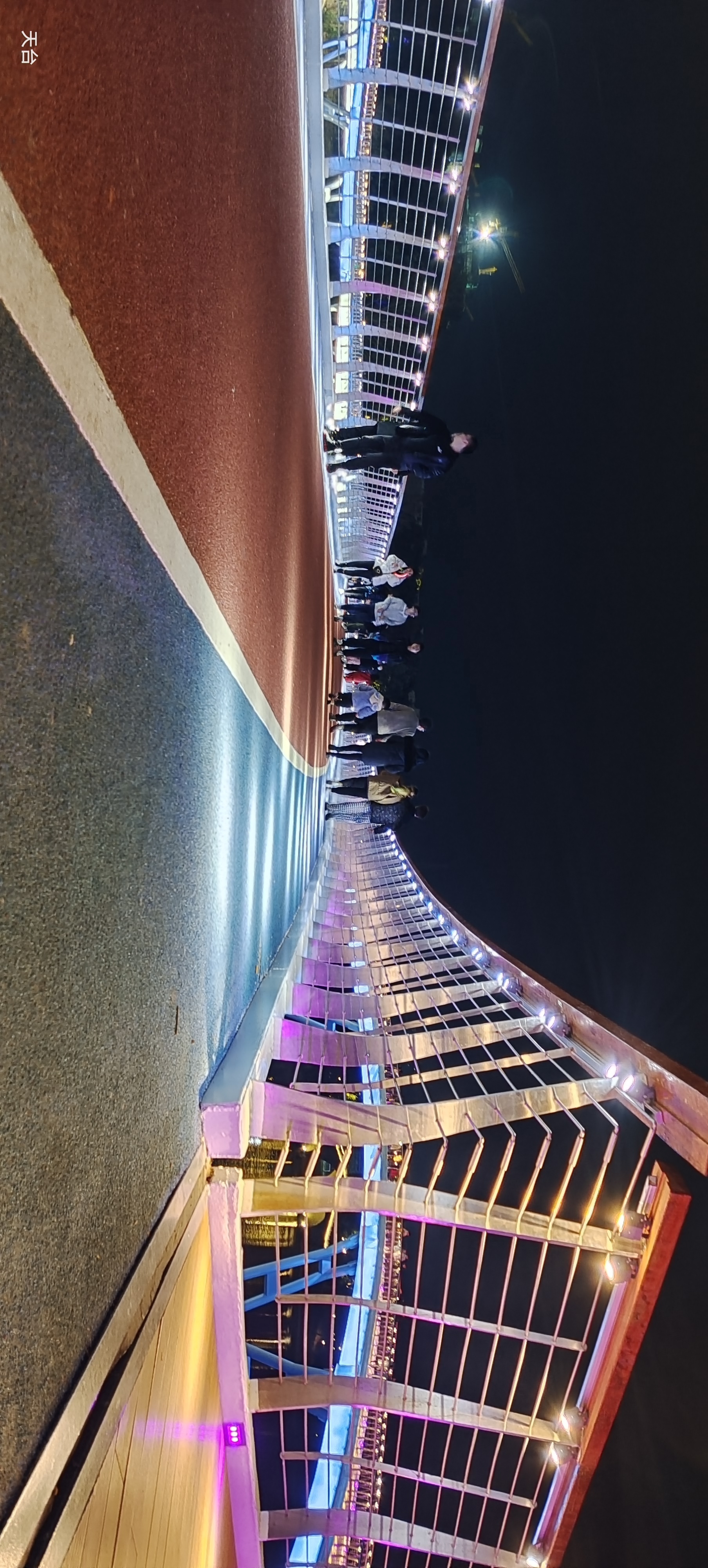 手机夜景天台网红月桥