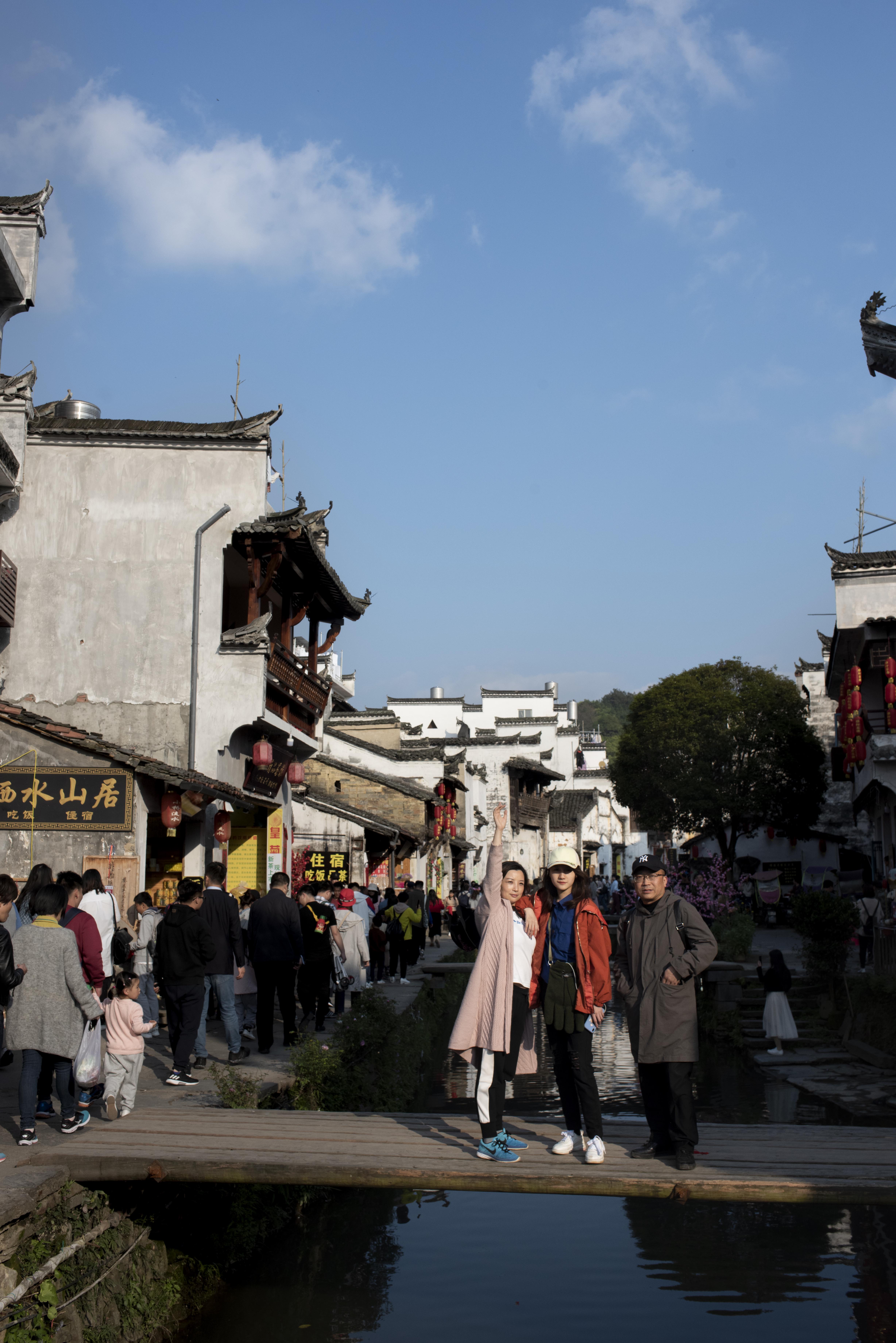 李坑的建築風格獨特,是著名的徽派建築,給人一種安靜,祥和的感覺,有