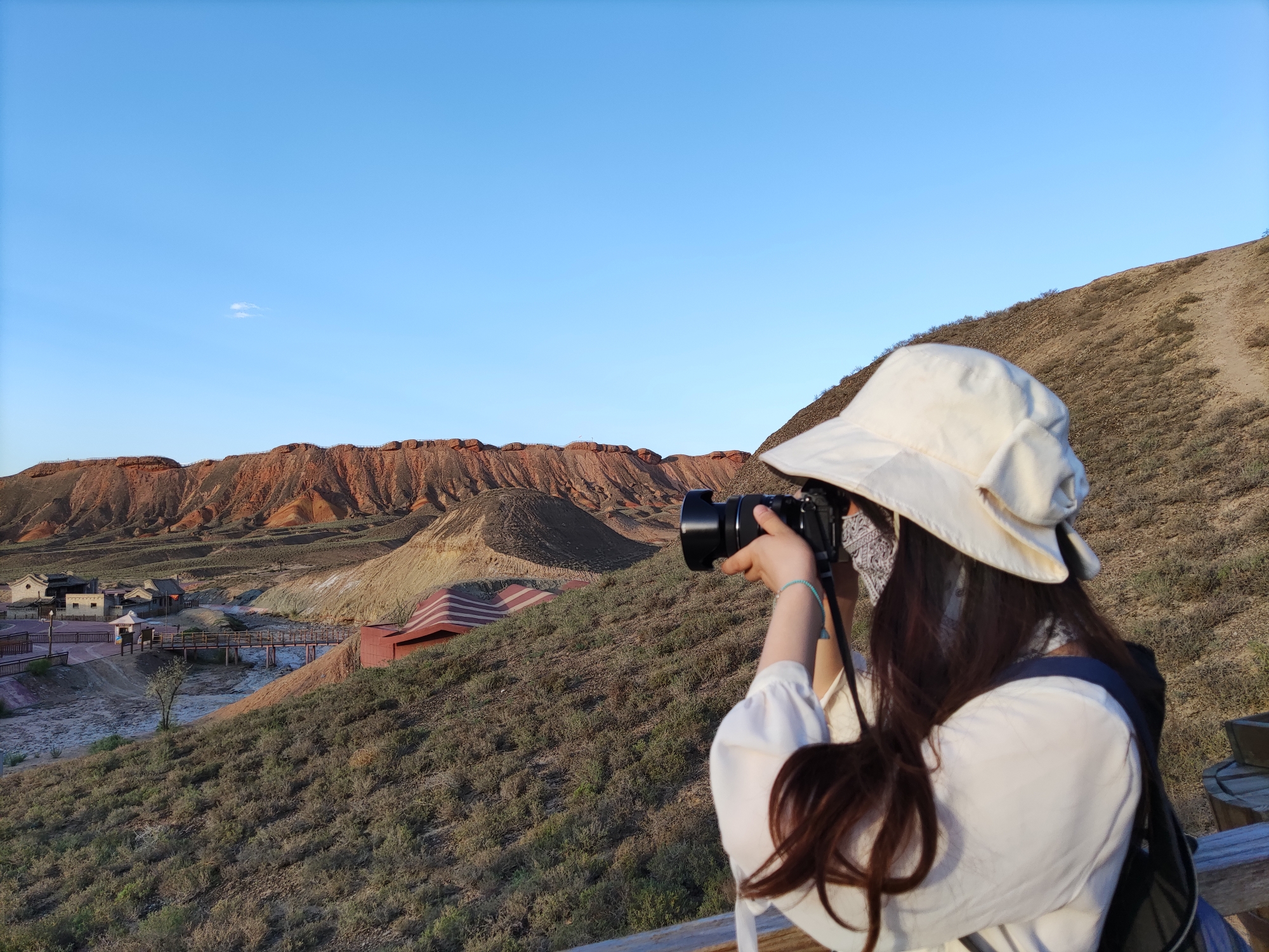 美女走丹霞: 甘肃张掖七彩丹霞公园及平山湖大峡谷行摄之旅