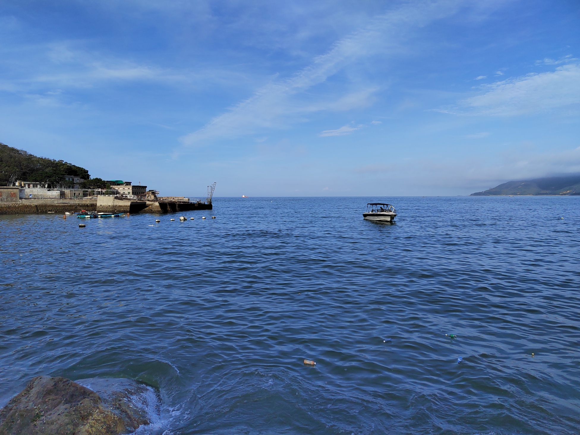 近日我们一行来到南澳岛旅游,慕名前往芹 澎岛一游.