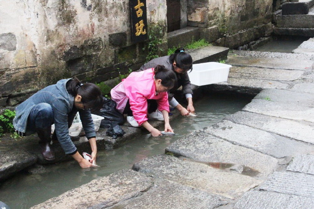 ▼村中的自来水:牛肠水圳