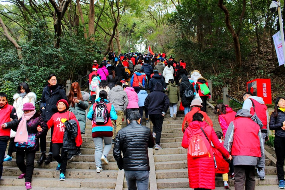 (实拍)第十三届上海佘山元旦登高活动