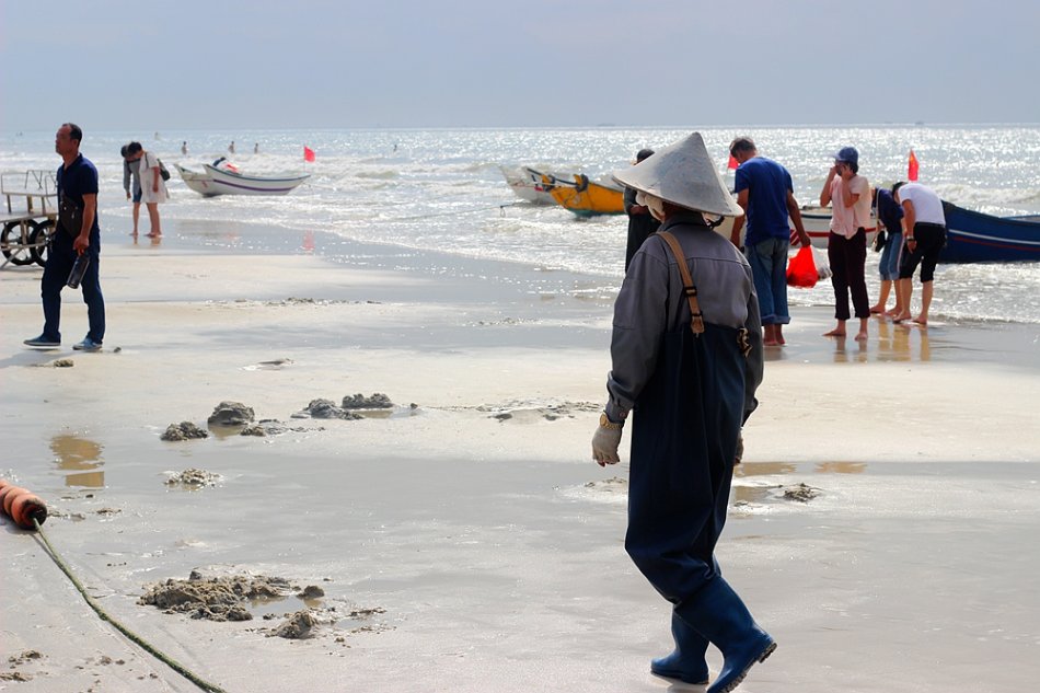 【越南,北海之旅】北海银滩白色的沙和浅蓝色的海在这里交集