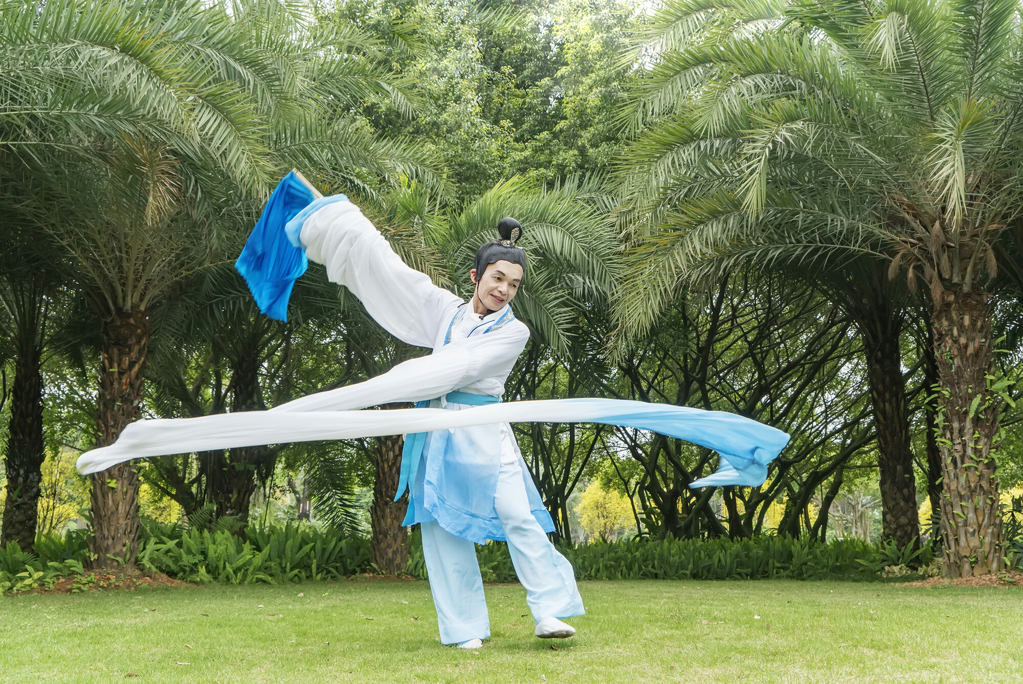 长袖舞得美人归