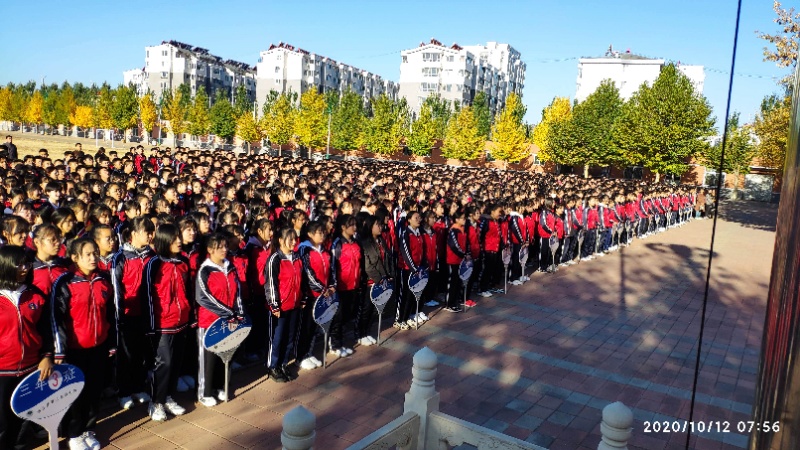 国庆中秋节成双 红旗飘扬庆辉煌——喀左三高中隆重举行升旗仪式庆祝
