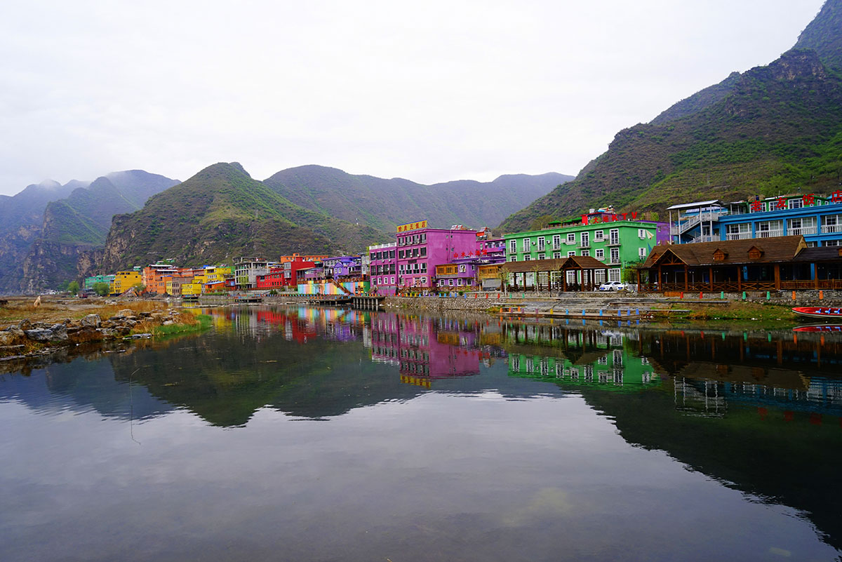 拒马河畔的七彩艺术小镇