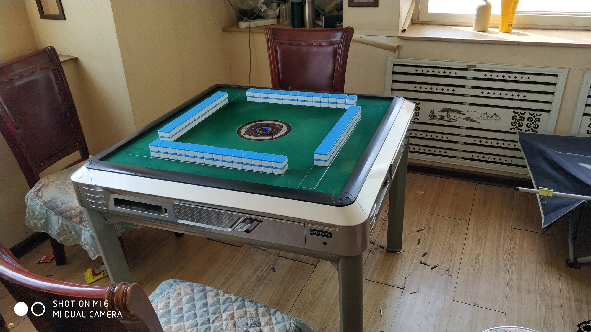 绿枰三尺演智慧, 牌见人品识英雄. 此粹宜承不宜弘, 弘则粹变糟粕名.