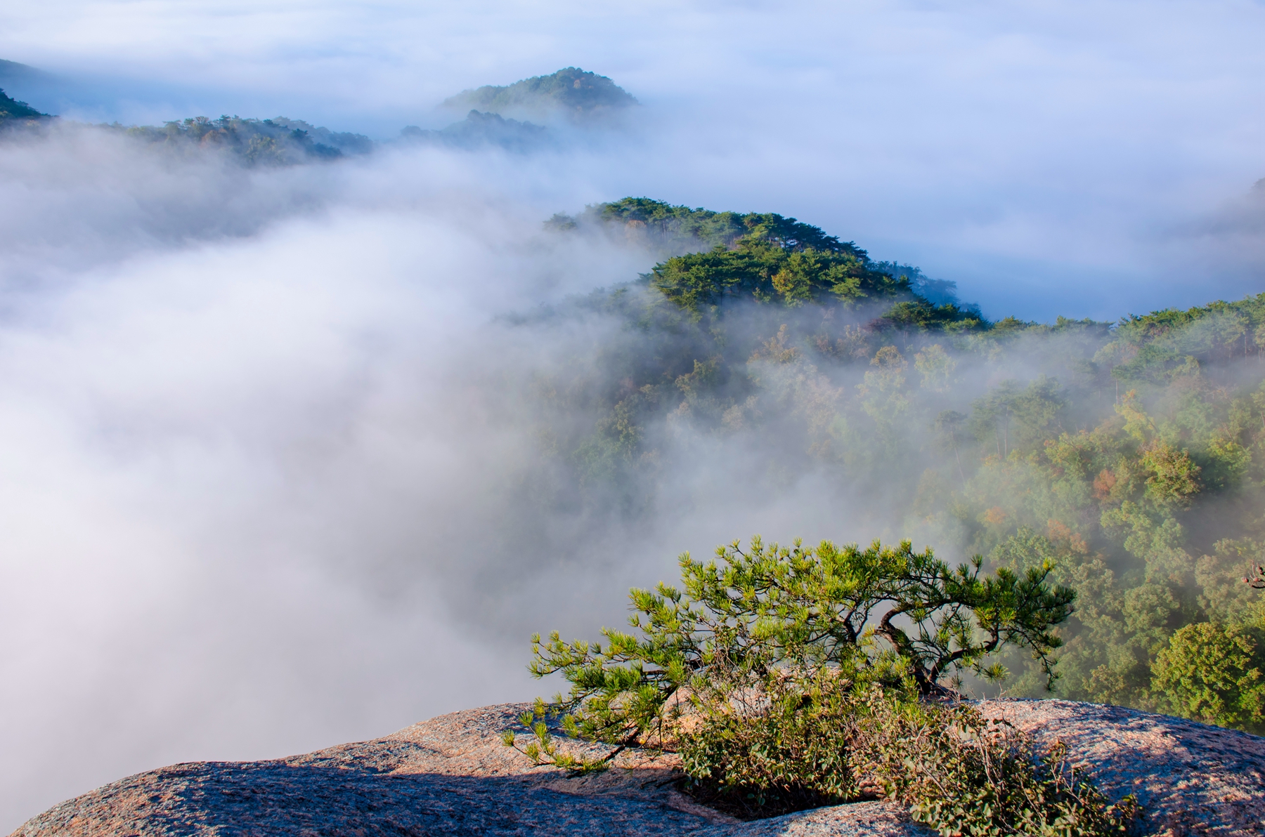 九月的最后一天,辽东第一山千山出现壮观云海,为祖国生日献礼