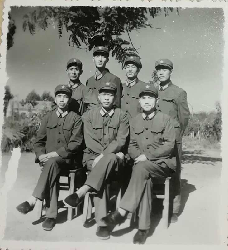 老兵李小洲与老战友旧军照